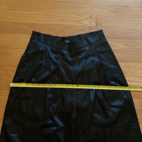 Wide leg satin pants. - Picture 8 of 14